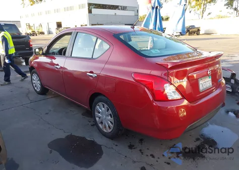 2015 Nissan Versa 1.6 Sv z USA, uszkodzony, nr VIN 3N1CN7AP8FL818156